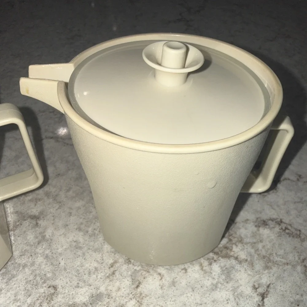 Vintage Tupperware Sugar & Creamer set 1415-14 & 1414-6 Push-In Lids 3.5